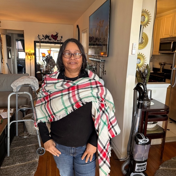 Blanket Scarf Wrap in red,green,black on white plaid - Picture 1 of 6